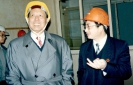 1997年4月3日，第九、十屆全國人大常委會副委員長、化工部副部長成思危（左一）蒞臨公司視察。